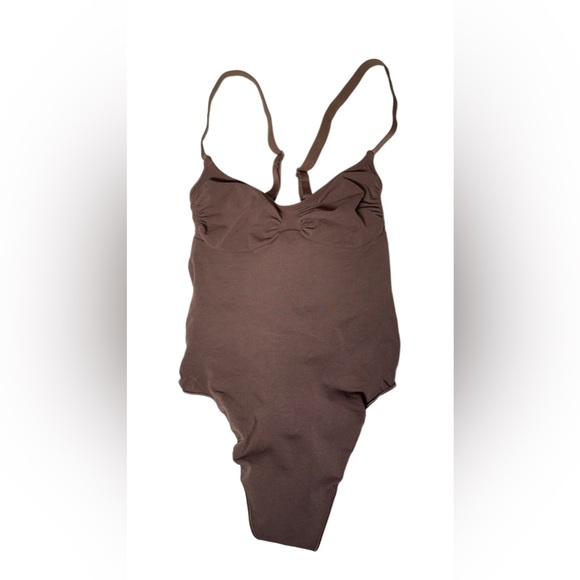 SKIMS Other - SKIMS Seamless Sculpt Thong Bodysuit